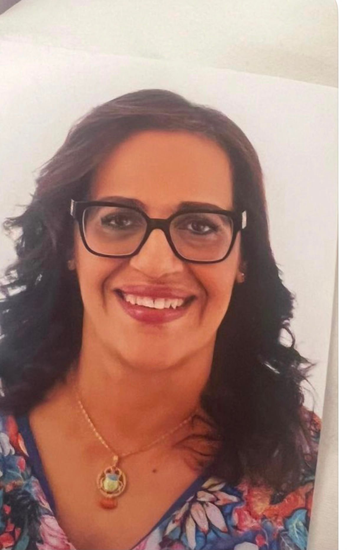 الكاتبة حنان منصور